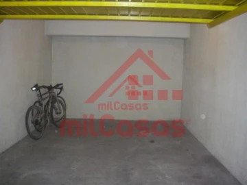 Garagem para Arrendamento em Santa Maria, São Pedro e Matacães