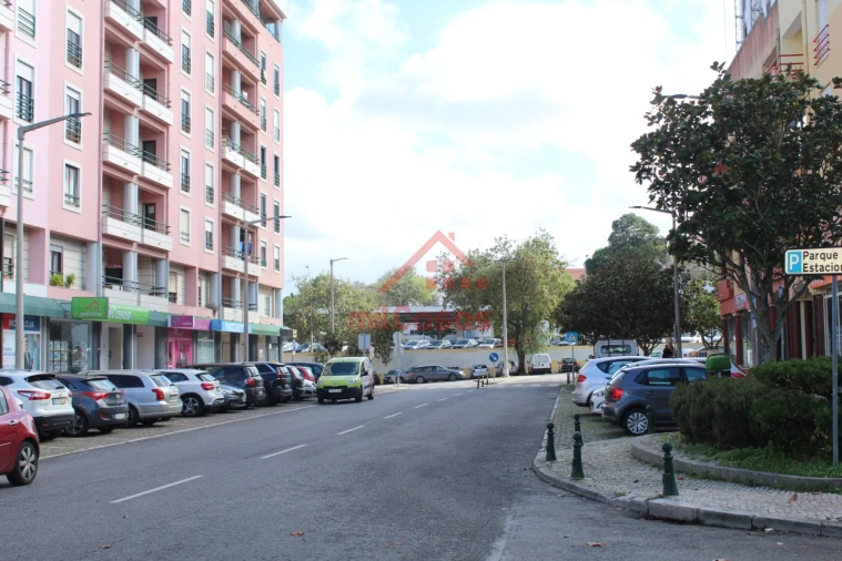 Garagem para Arrendamento em Santa Maria, São Pedro e Matacães Foto 11