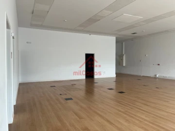 Escritório para Arrendamento em A dos Cunhados e Maceira
