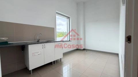 Escritório para Arrendamento em A dos Cunhados e Maceira