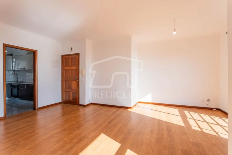 Apartamento T2 para Venda em Caniço Foto 6