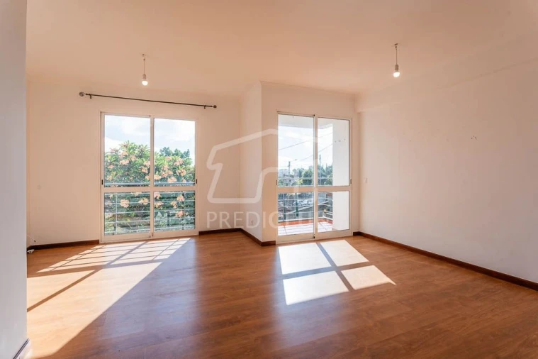 Apartamento T2 para Venda em Caniço Foto 4