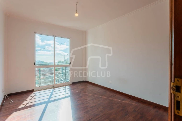 Apartamento T2 para Venda em Caniço Foto 12