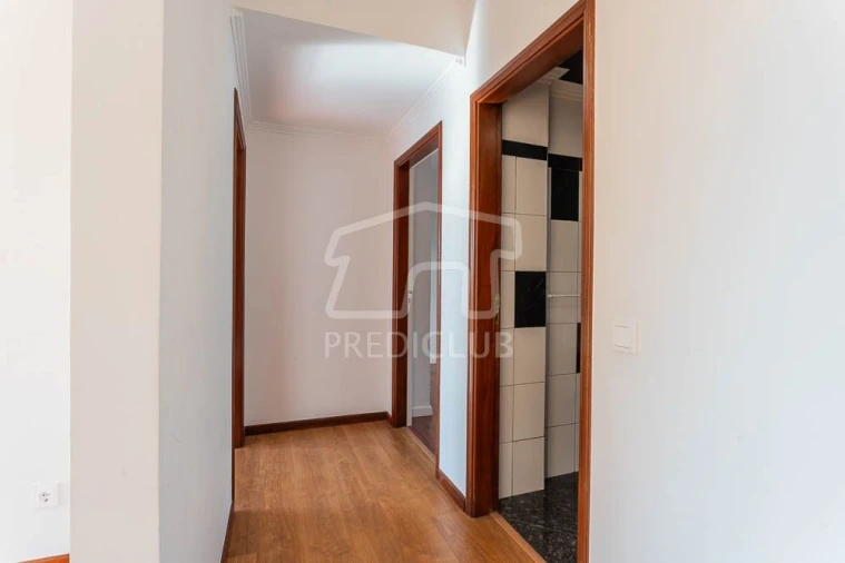 Apartamento T2 para Venda em Caniço Foto 10
