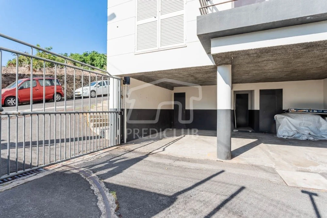 Apartamento T2 para Venda em Caniço Foto 2