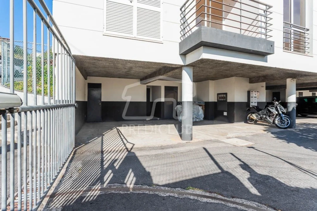 Apartamento T2 para Venda em Caniço Foto 3