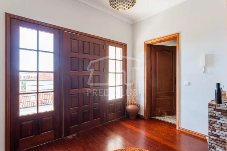 Moradia T4 para Venda em Santo Antonio Foto 5