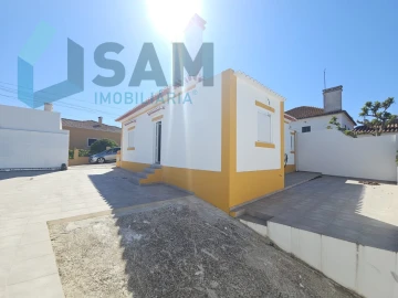 Moradia T2 para Venda em Santa Maria, São Pedro e Matacães