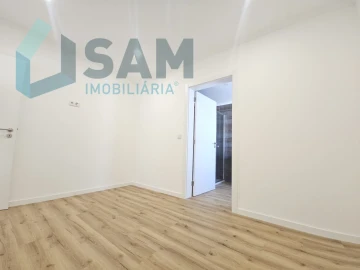 Moradia T2 para Venda em Santa Maria, São Pedro e Matacães