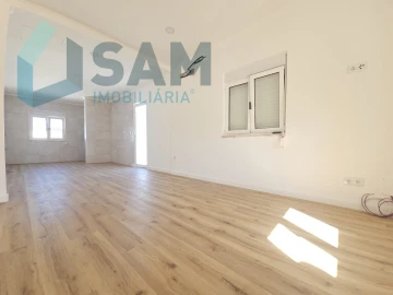 Moradia T2 para Venda em Santa Maria, São Pedro e Matacães