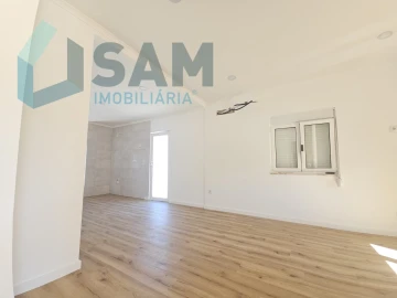 Moradia T2 para Venda em Santa Maria, São Pedro e Matacães