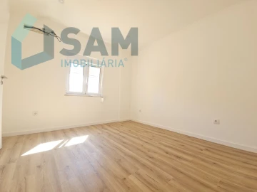 Moradia T2 para Venda em Santa Maria, São Pedro e Matacães