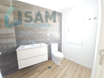 Moradia T2 para Venda em Santa Maria, São Pedro e Matacães