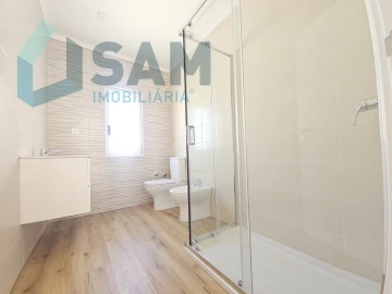 Moradia T2 para Venda em Santa Maria, São Pedro e Matacães