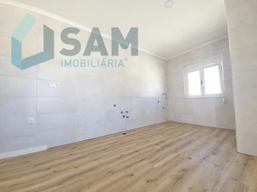 Moradia T2 para Venda em Santa Maria, São Pedro e Matacães