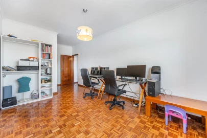 Apartamento T3 para Venda em Cristelos, Boim e Ordem