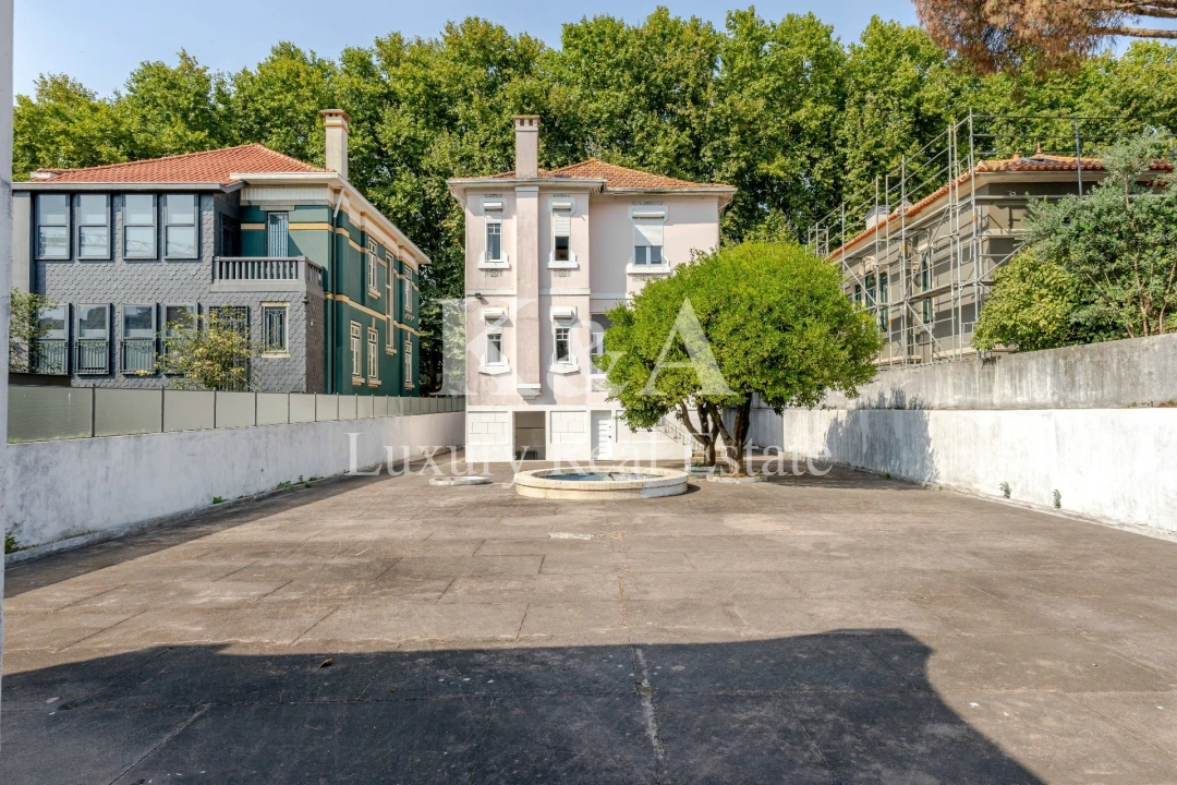 Moradia T5 para Venda em Paranhos Foto 1