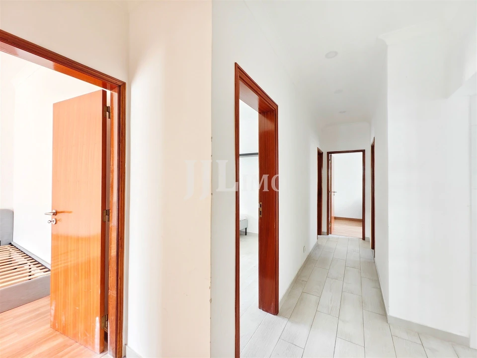 Apartamento T3 para Venda em Almada, Cova da Piedade, Pragal e Cacilhas Foto 2