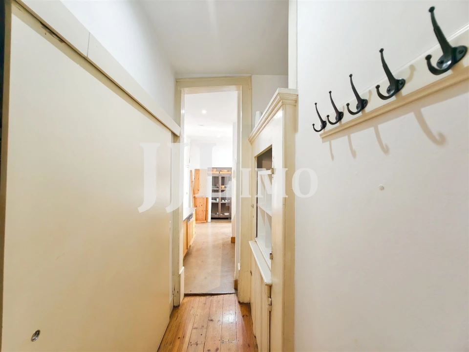 Apartamento T3 para Arrendamento em Santa Maria Maior Foto 23