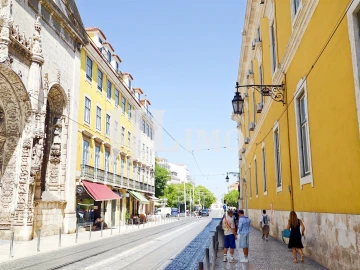 Apartamento T3 para Arrendamento em Santa Maria Maior