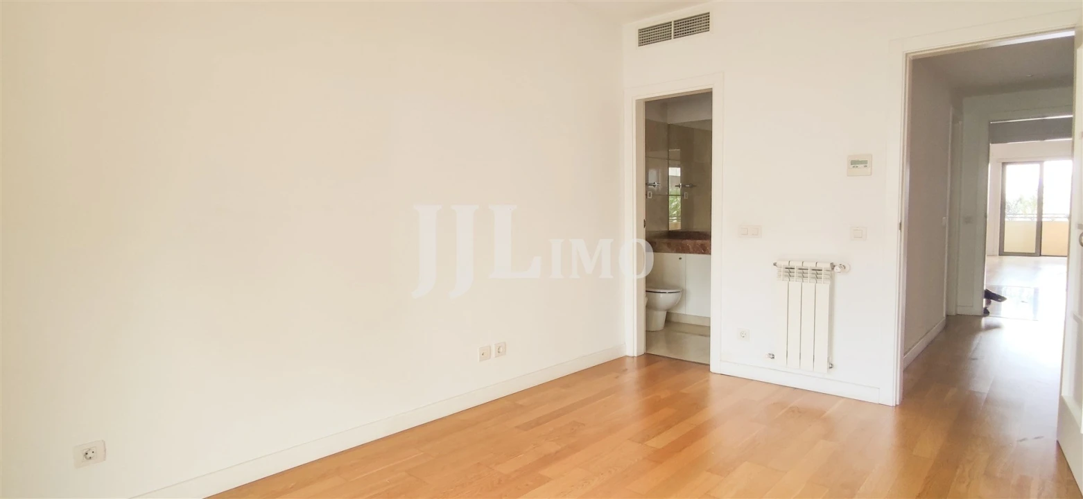 Apartamento T2 para Arrendamento em São Domingos de Benfica Foto 7