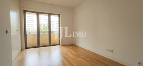 Apartamento T2 para Arrendamento em São Domingos de Benfica