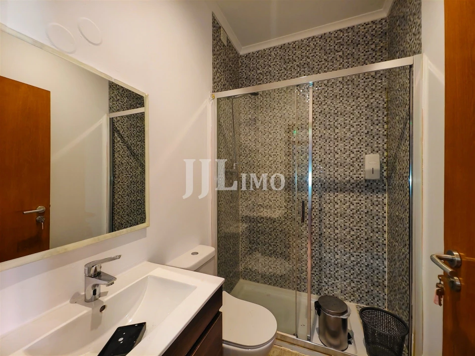 Apartamento T10 para Arrendamento em Santo António Foto 23