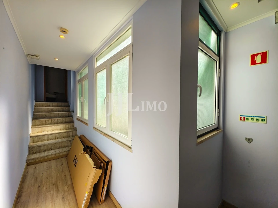 Apartamento T10 para Arrendamento em Santo António Foto 14