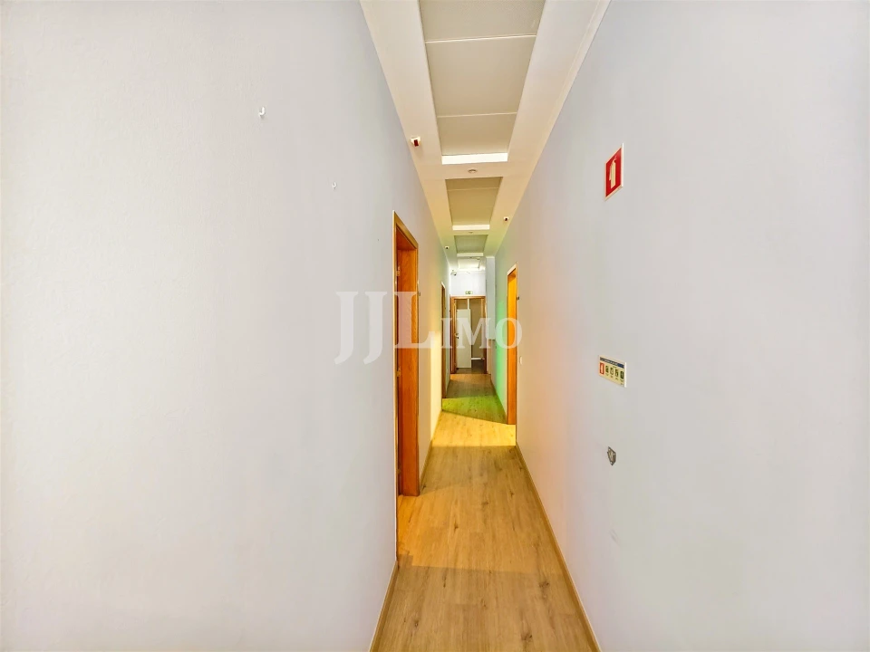 Apartamento T10 para Arrendamento em Santo António Foto 10