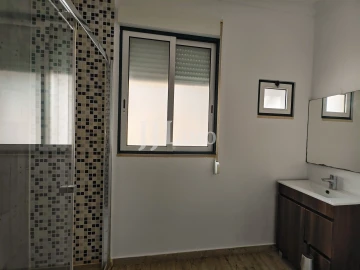 Apartamento T10 para Arrendamento em Santo António