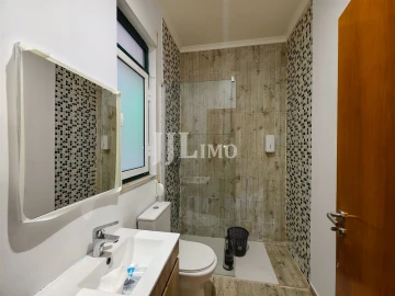 Apartamento T10 para Arrendamento em Santo António