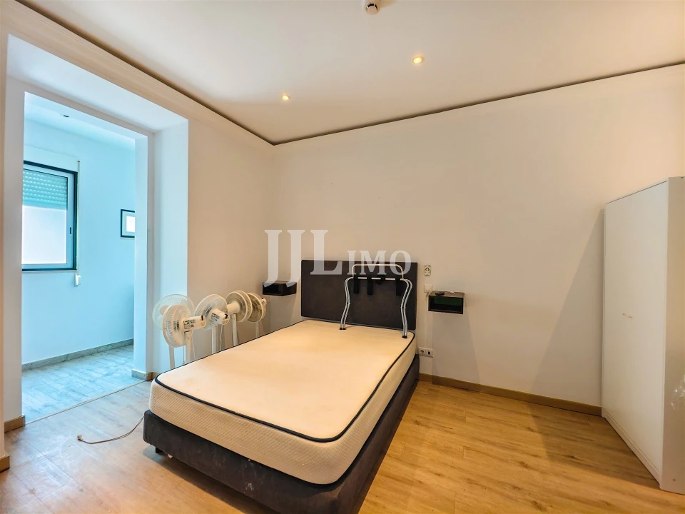 Apartamento T10 para Arrendamento em Santo António Foto 12