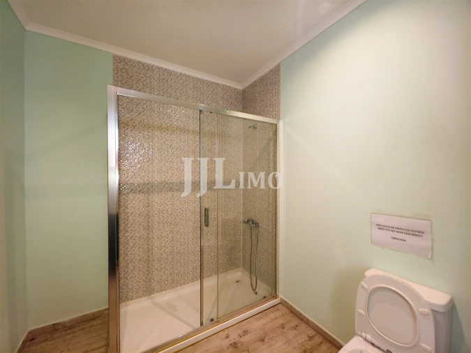 Apartamento T10 para Arrendamento em Santo António Foto 18