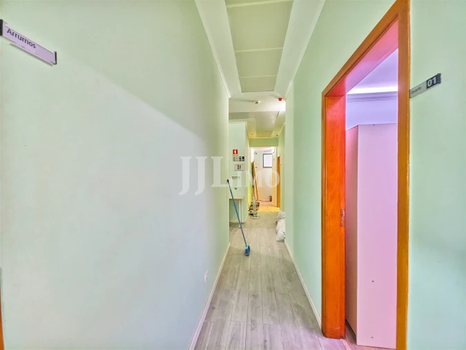Apartamento T10 para Arrendamento em Santo António Foto 6