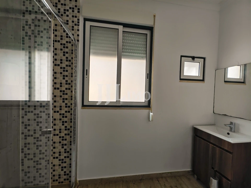 Apartamento T10 para Arrendamento em Santo António Foto 13