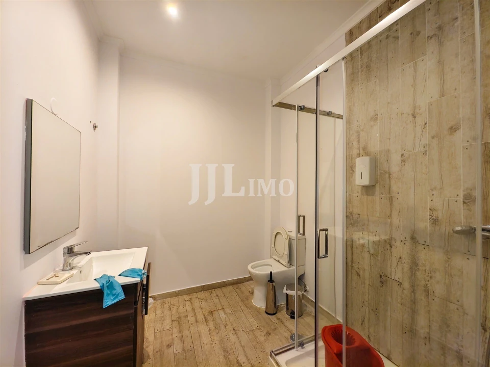 Apartamento T10 para Arrendamento em Santo António Foto 9