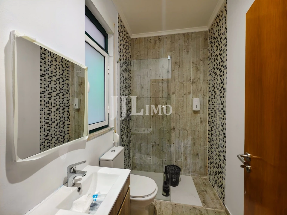 Apartamento T10 para Arrendamento em Santo António Foto 20
