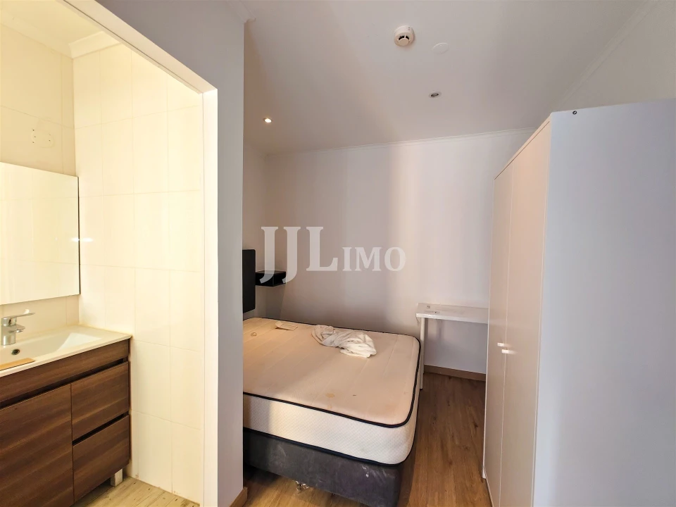 Apartamento T10 para Arrendamento em Santo António Foto 15