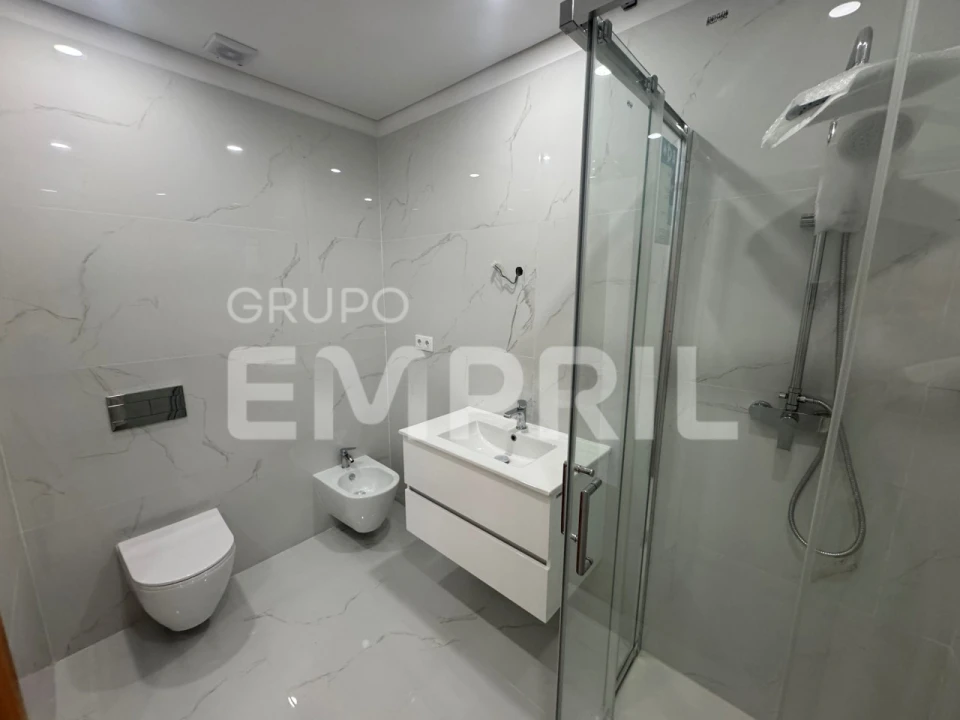Apartamento T1 para Venda em Oliveira do Douro Foto 11