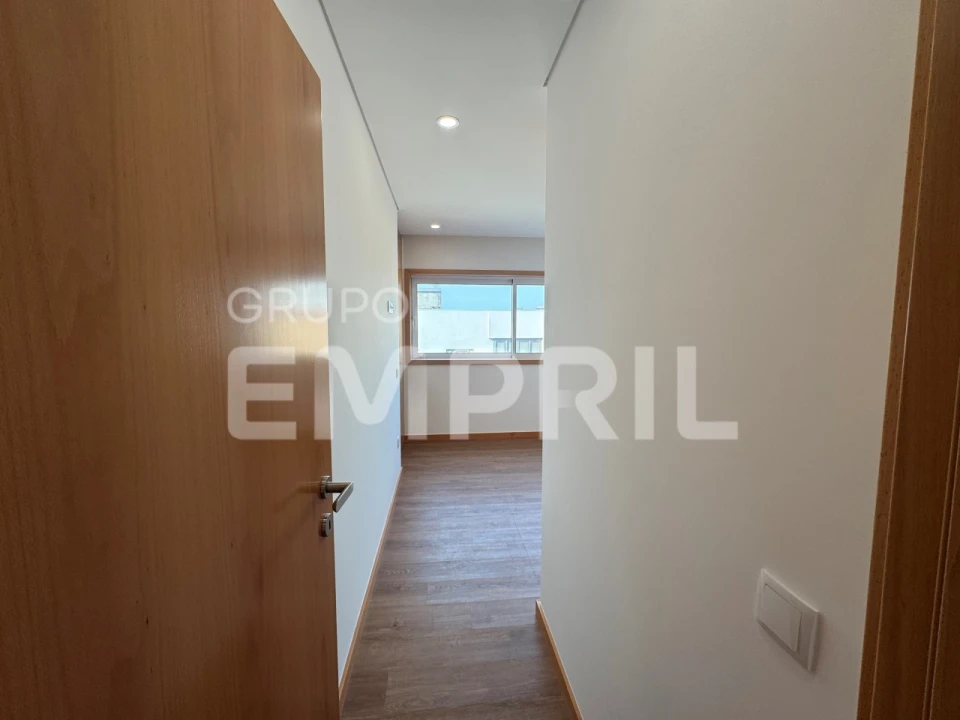 Apartamento T1 para Venda em Oliveira do Douro Foto 12
