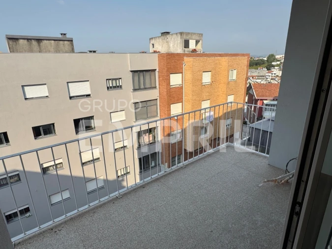 Apartamento T1 para Venda em Oliveira do Douro Foto 9
