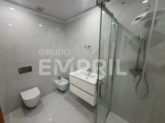 Apartamento T1 para Venda em Oliveira do Douro Foto 11