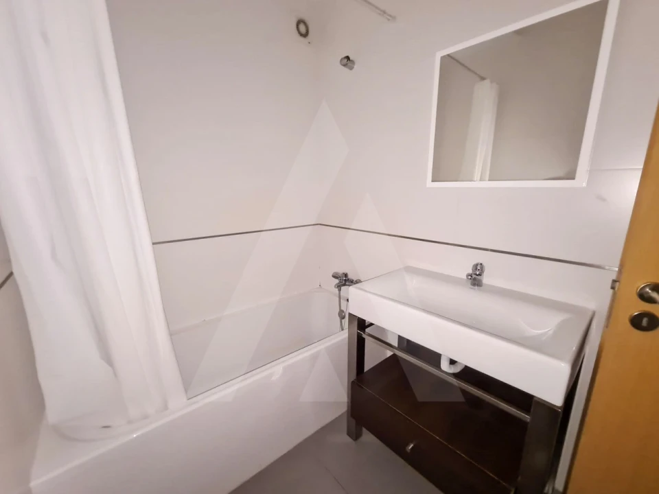 Apartamento T1 para Arrendamento em Aradas Foto 9