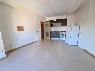 Apartamento T1 para Arrendamento em Aradas