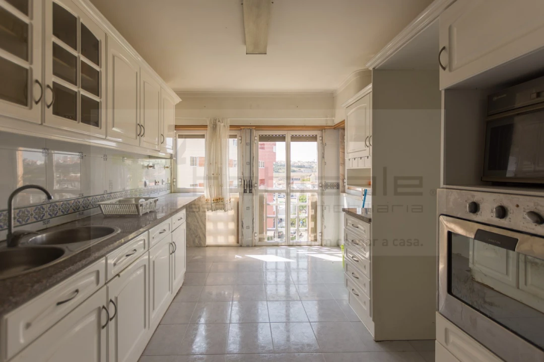 Apartamento T2 para Venda em Ramada e Caneças Foto 2