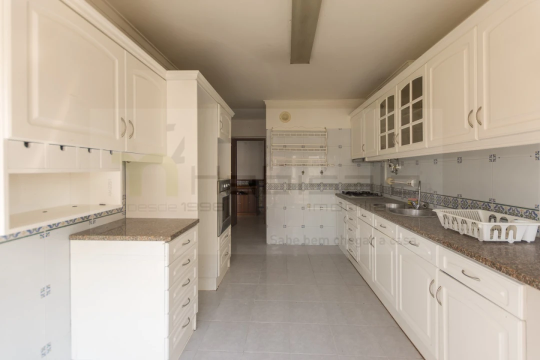 Apartamento T2 para Venda em Ramada e Caneças Foto 5