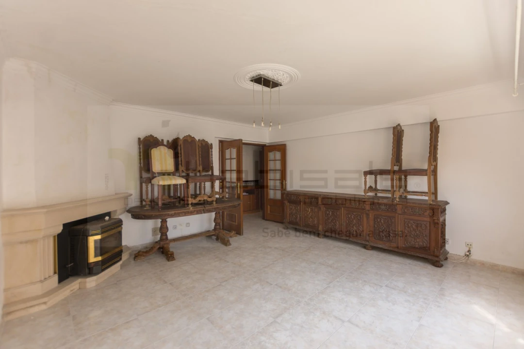Apartamento T2 para Venda em Ramada e Caneças Foto 9