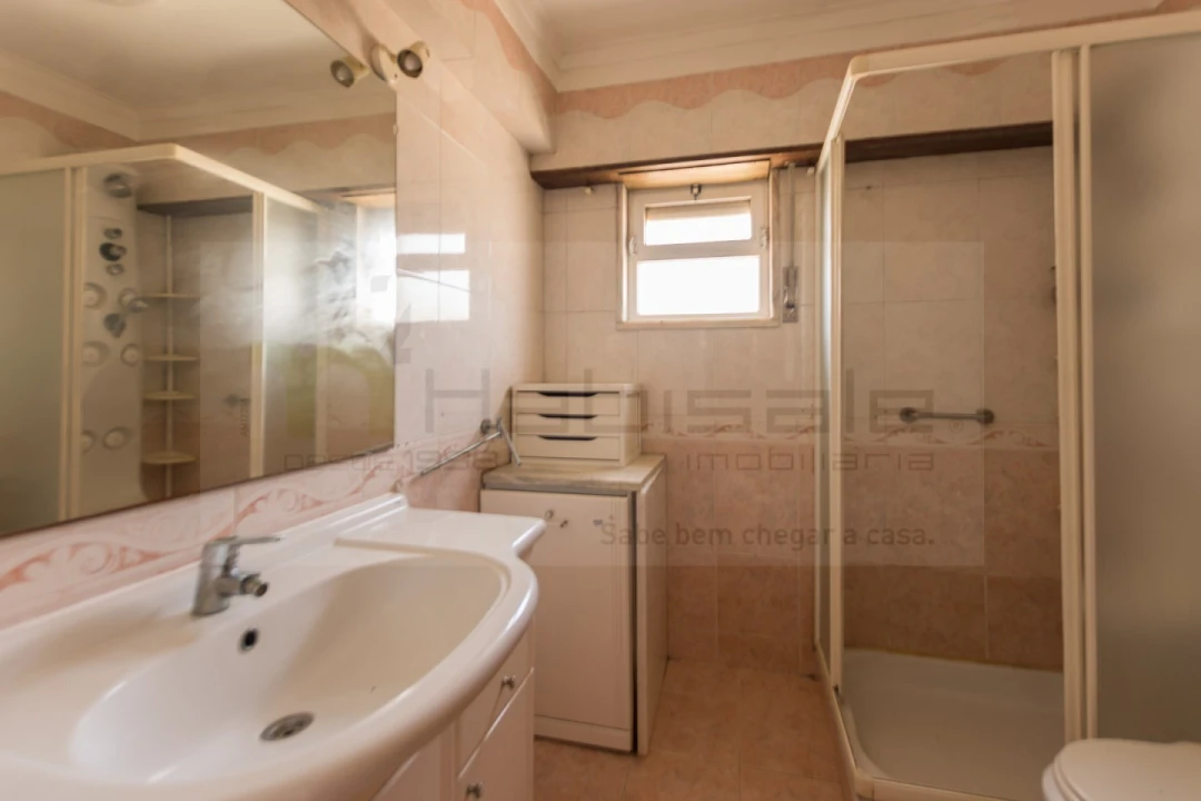 Apartamento T2 para Venda em Ramada e Caneças Foto 16