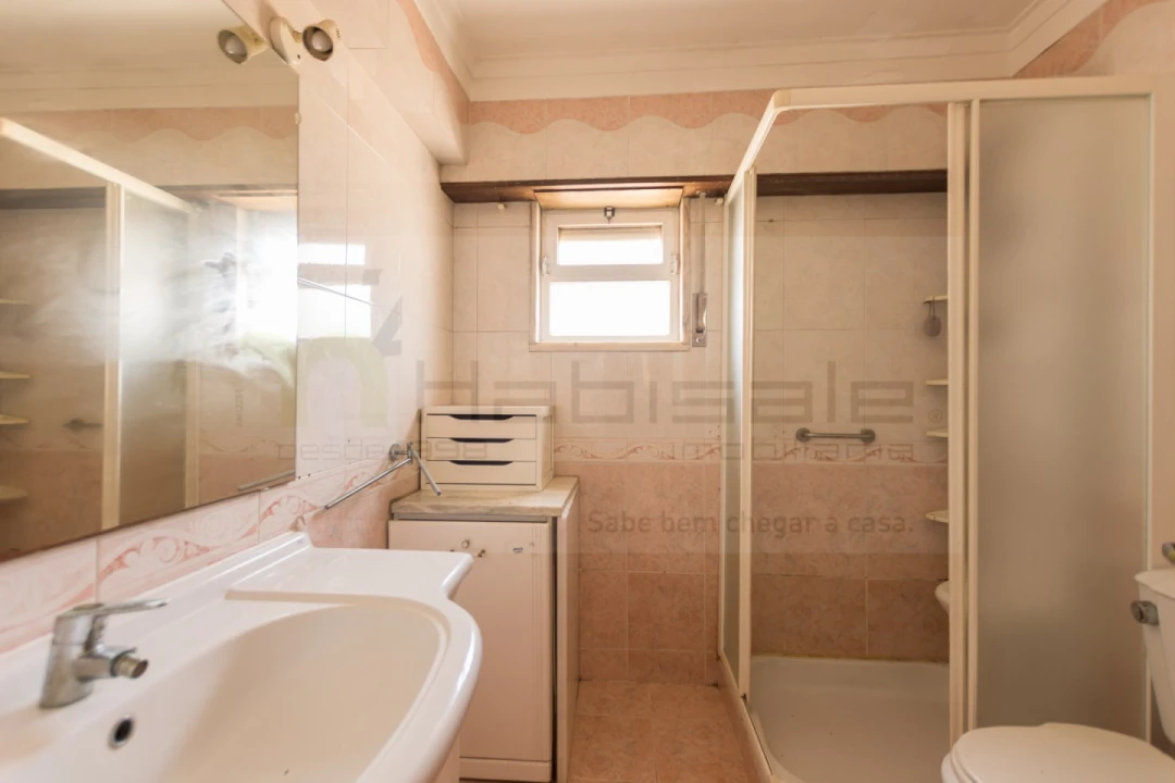 Apartamento T2 para Venda em Ramada e Caneças Foto 17