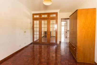 Apartamento T2 para Venda em Ramada e Caneças